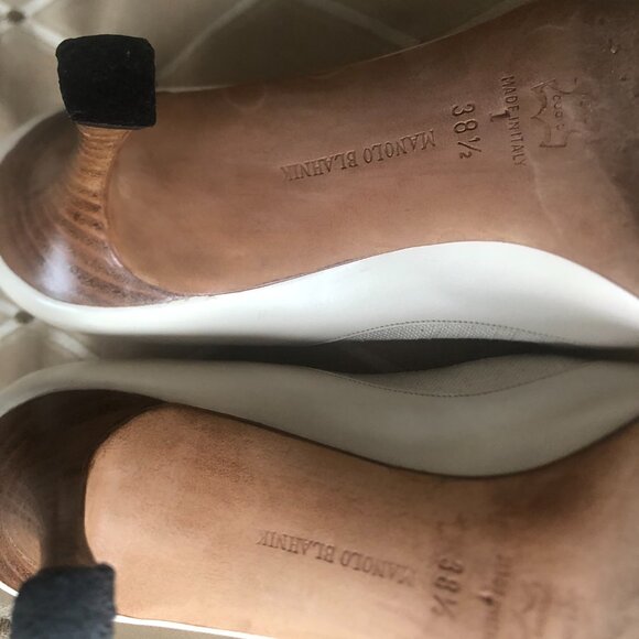 Authentic Manolo Blahnik shoes 38 1/2 Ivory/Cream leather, Linen at toe/trim EUC - Picture 8 of 10